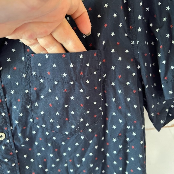 Mens button down shit blue with red & white stars size medium - Picture 4 of 5